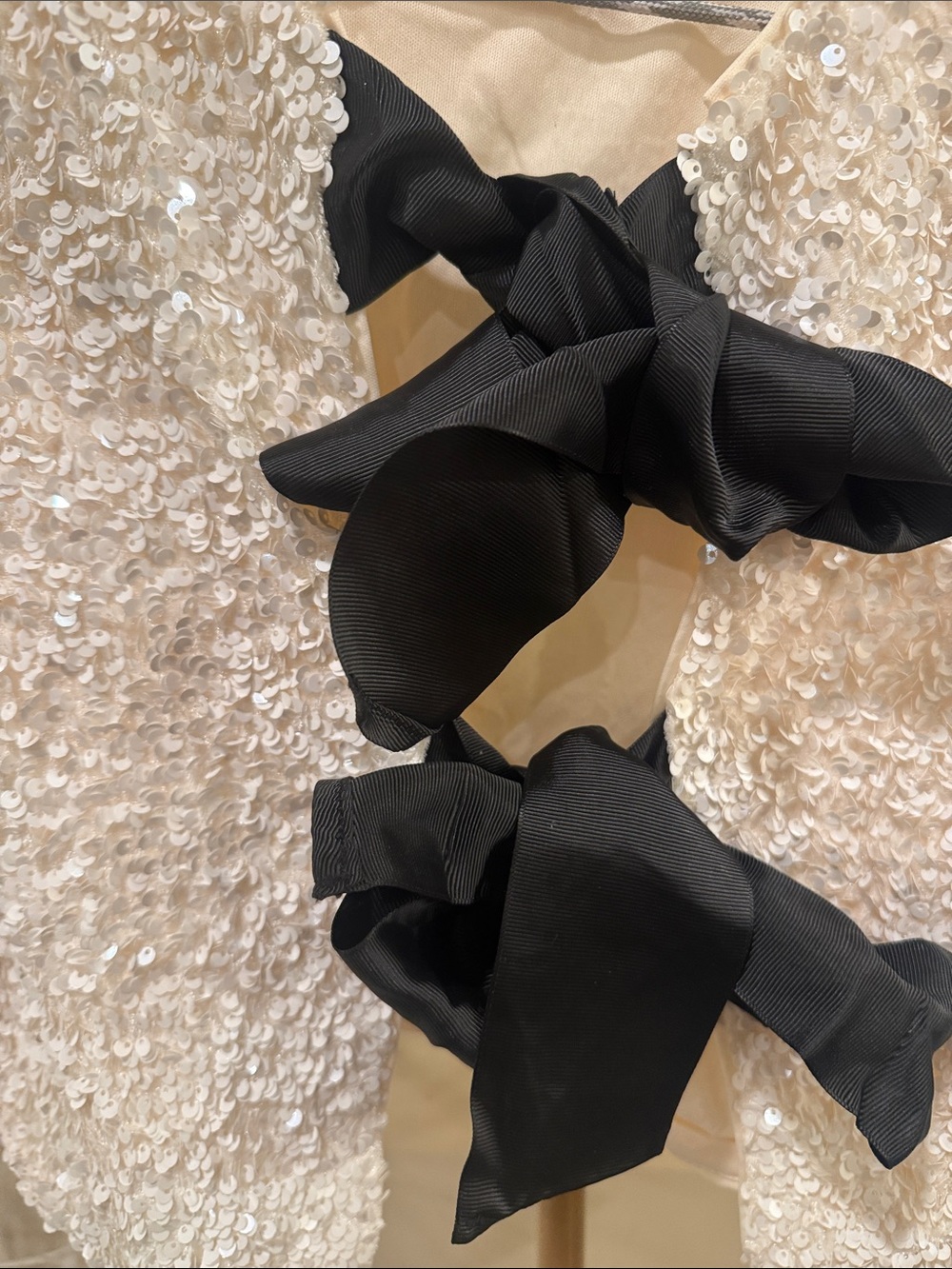 Commense White Sequin Cropped Jacket with Black Bow Details - Picture 4 of 7